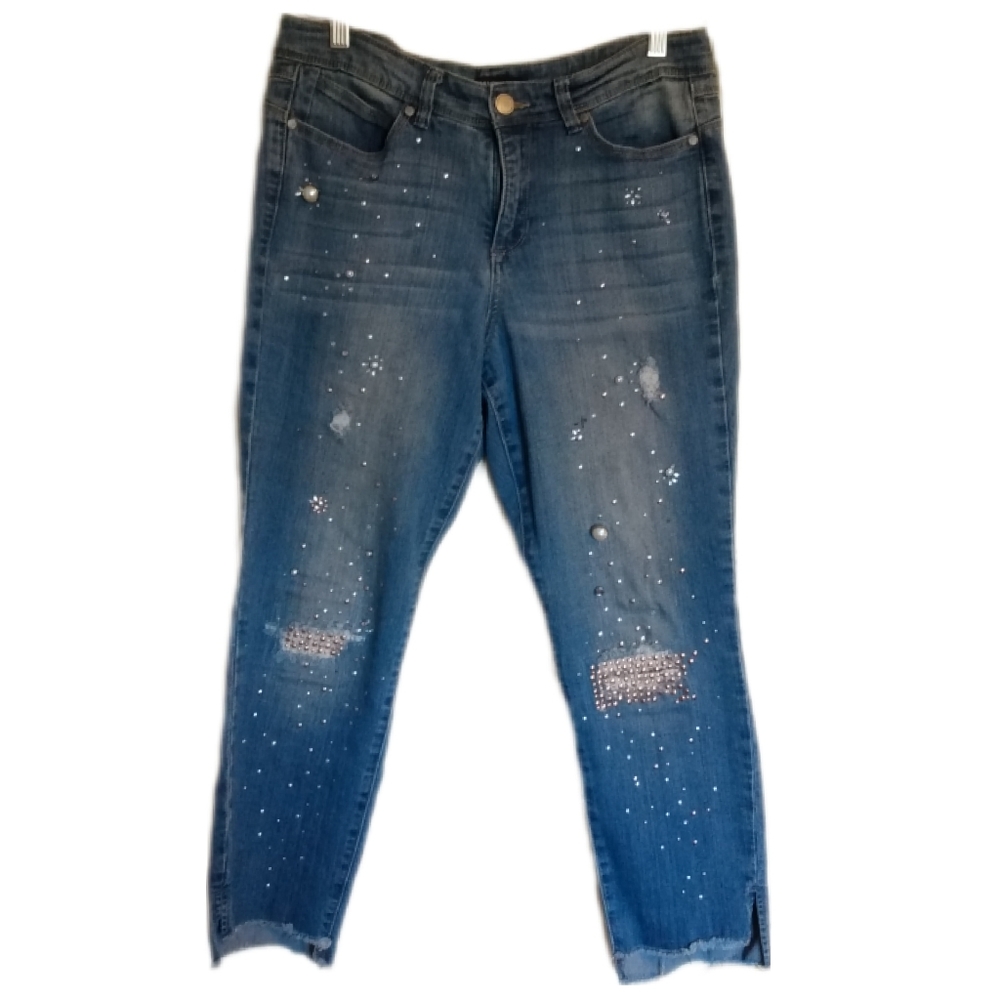 🔴 LAST CHANCE Bandolino Distressed Crystal and Pearl Embellished Cropped Jeans